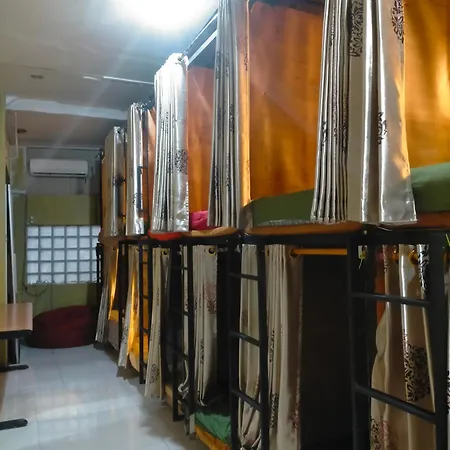 Kouzui Homestay Surabaya Exterior photo